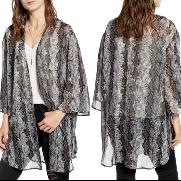 Band of Gypsies Jackets & Blazers - NWT Band of Gypsies 🌟 Gray Snakeskin Kimono Cover Up Size XS